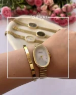 ساعت نایدو بیضی با زمینه سفید