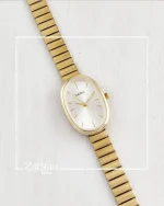 ساعت نایدو بیضی با زمینه سفید