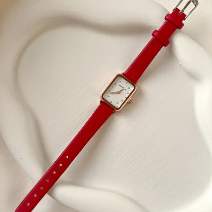 ساعت مچی زنانه نگین دار comely